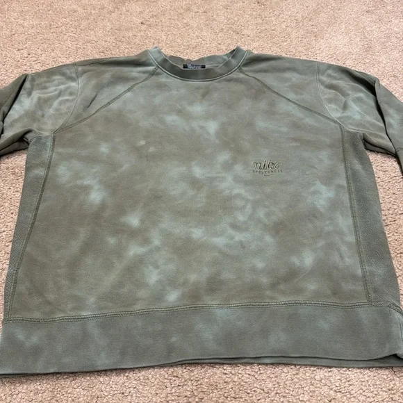 Nike Sportswear crewneck sweatshirt. Small - Picture 4 of 7